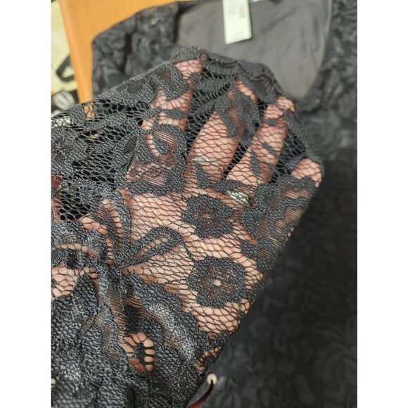 NWT Maurices 3X black Floral Lace V Neck Blouse (R) - Picture 4 of 6